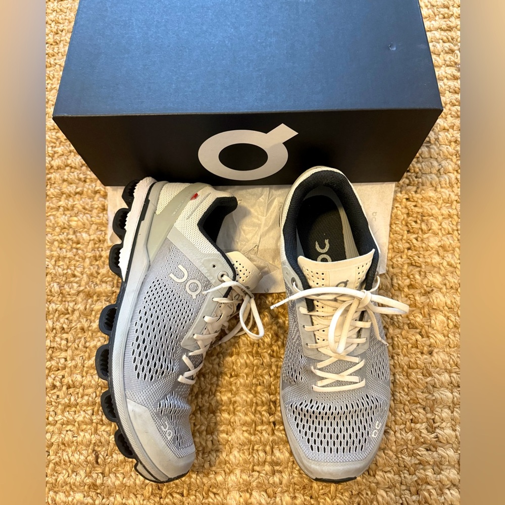 ON Women’s• Great Condition! Cloudsurfer Shoe